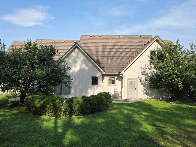 6095 Westwood Court, Parkville, MO 64152