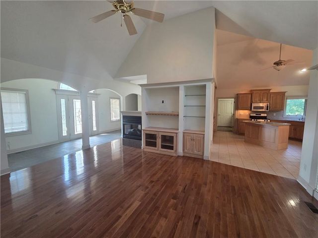 6095 Westwood Court, Parkville, MO 64152