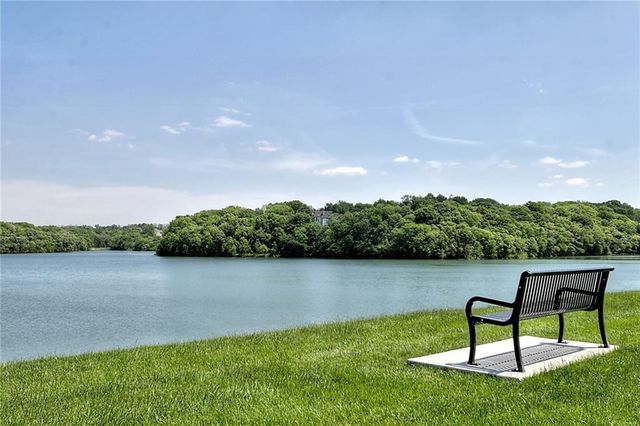6095 Westwood Court, Parkville, MO 64152