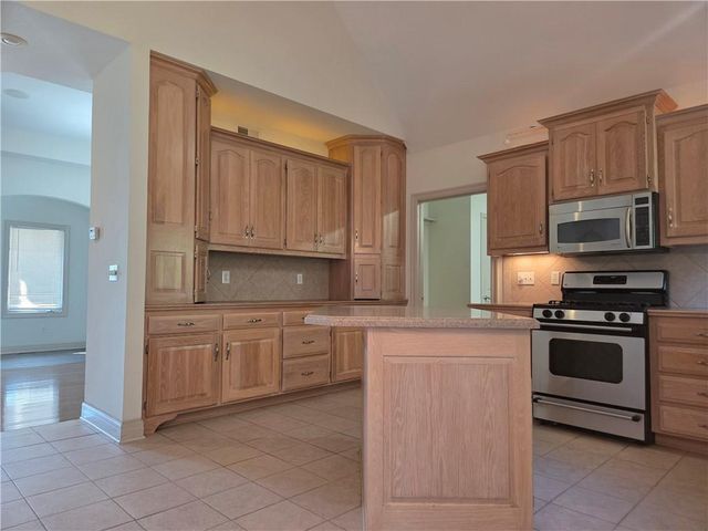 6095 Westwood Court, Parkville, MO 64152