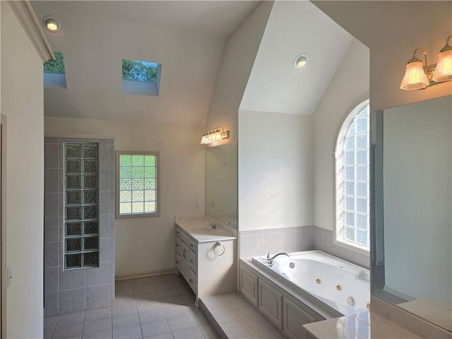 6095 Westwood Court, Parkville, MO 64152