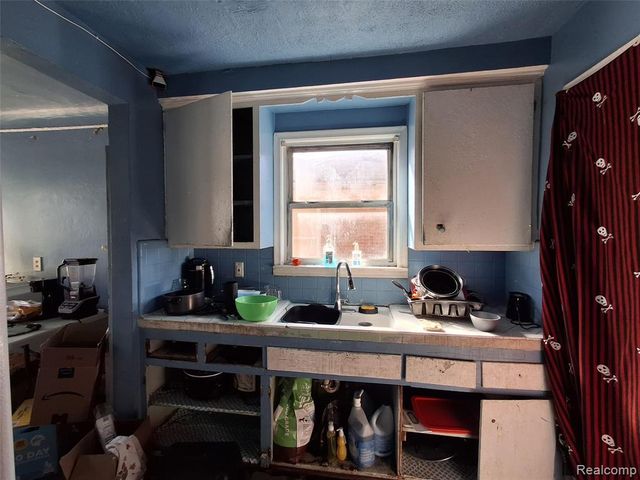 8575 Sussex Street, Detroit, MI 48228