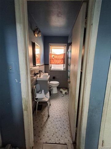 8575 Sussex Street, Detroit, MI 48228