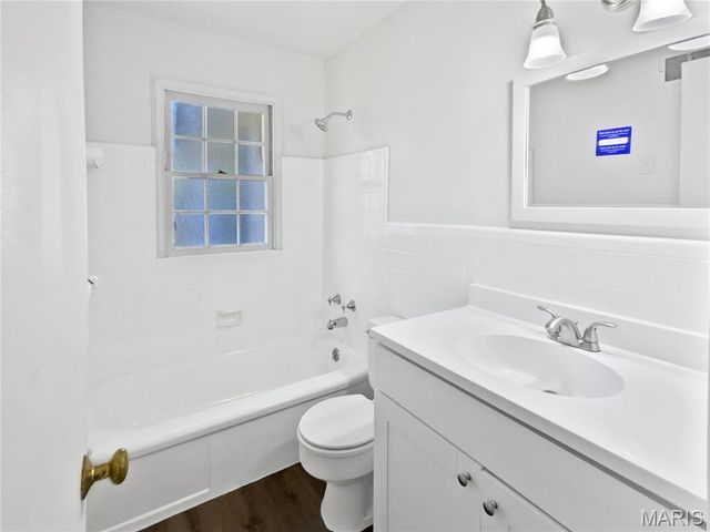 120 Birchwood Drive, Ballwin, MO 63011