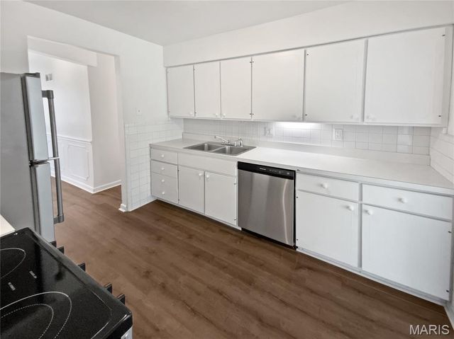 120 Birchwood Drive, Ballwin, MO 63011