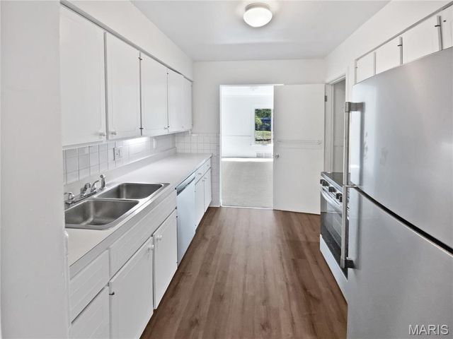 120 Birchwood Drive, Ballwin, MO 63011