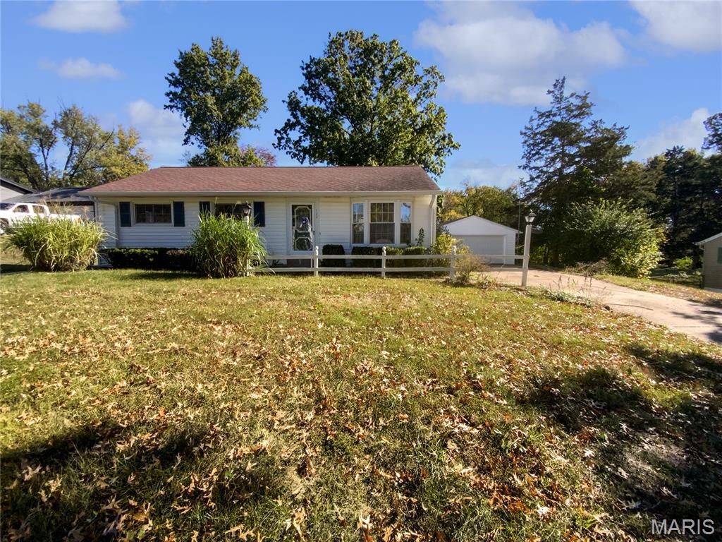 120 Birchwood Drive, Ballwin, MO 63011