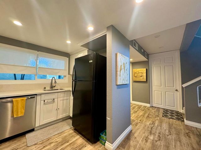 2518 N Tustin Avenue E, Santa Ana, CA 92705