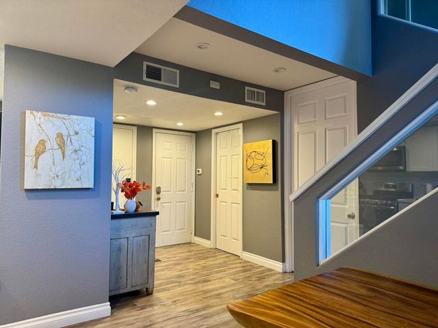 2518 N Tustin Avenue E, Santa Ana, CA 92705