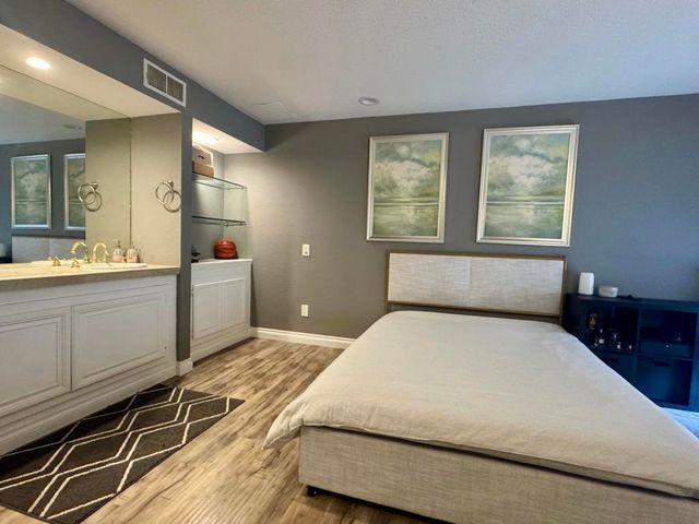 2518 N Tustin Avenue E, Santa Ana, CA 92705