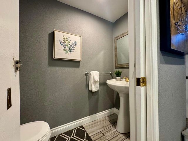 2518 N Tustin Avenue E, Santa Ana, CA 92705