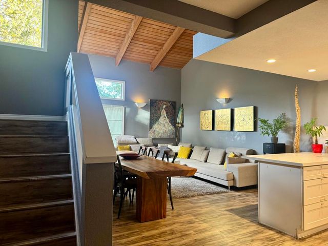 2518 N Tustin Avenue E, Santa Ana, CA 92705