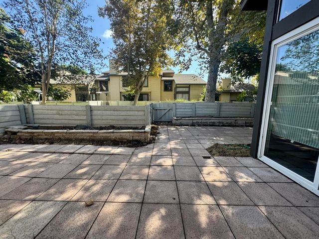 2518 N Tustin Avenue E, Santa Ana, CA 92705