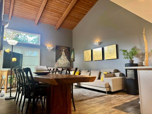 2518 N Tustin Avenue E, Santa Ana, CA 92705