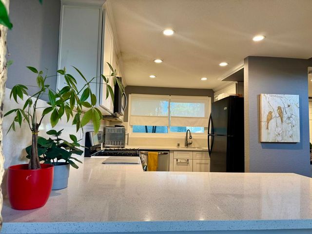 2518 N Tustin Avenue E, Santa Ana, CA 92705