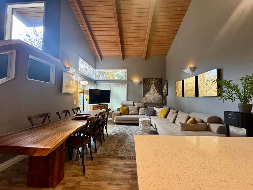 2518 N Tustin Avenue E, Santa Ana, CA 92705