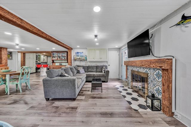 3913 Saul LN, Roanoke, VA 24014