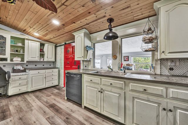 3913 Saul LN, Roanoke, VA 24014
