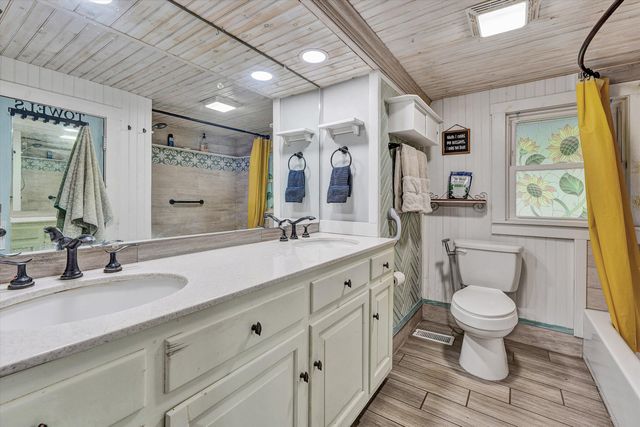 3913 Saul LN, Roanoke, VA 24014