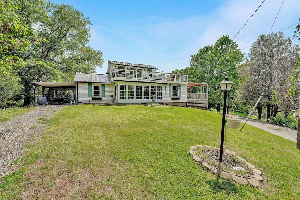 3913 Saul LN, Roanoke, VA 24014