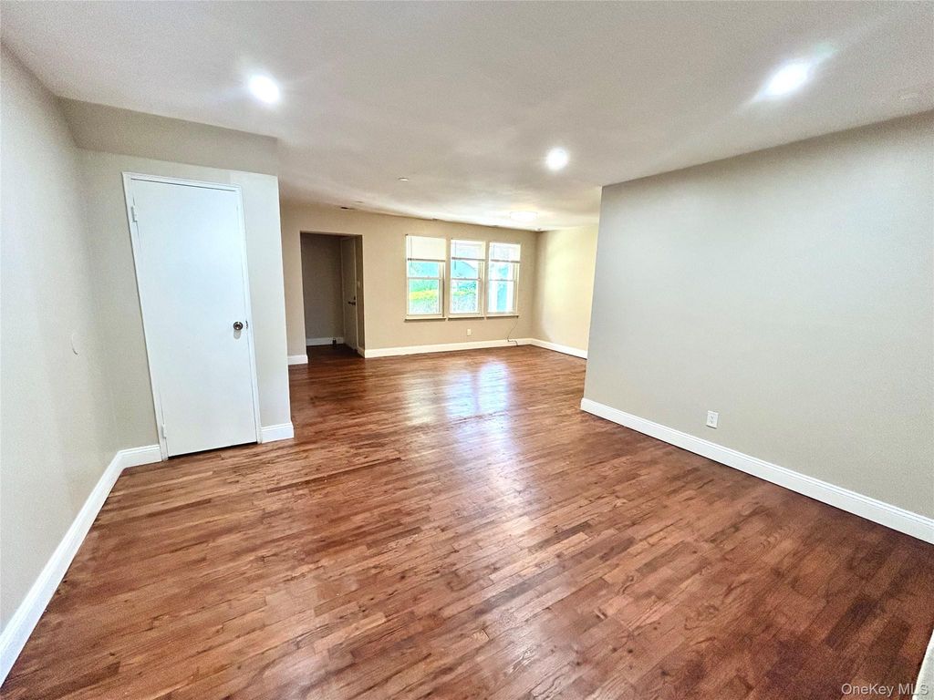 229 Artist Lake Drive, Middle Island, NY 11953
