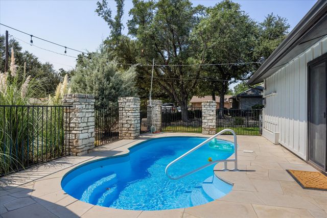 3900 Fairway Drive, Granbury, TX 76049