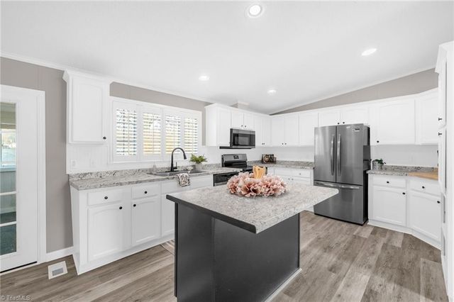 104 N 8th Avenue, Mayodan, NC 27027