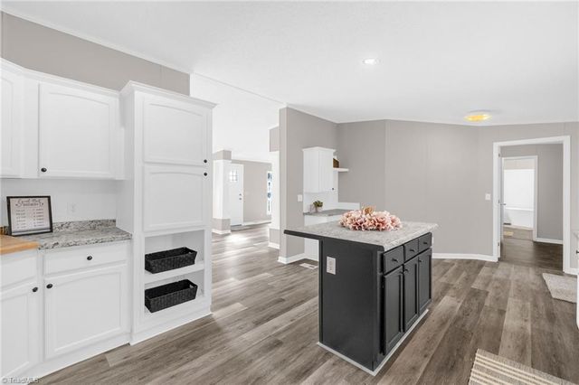 104 N 8th Avenue, Mayodan, NC 27027