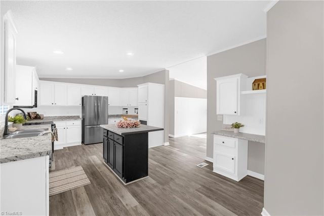 104 N 8th Avenue, Mayodan, NC 27027