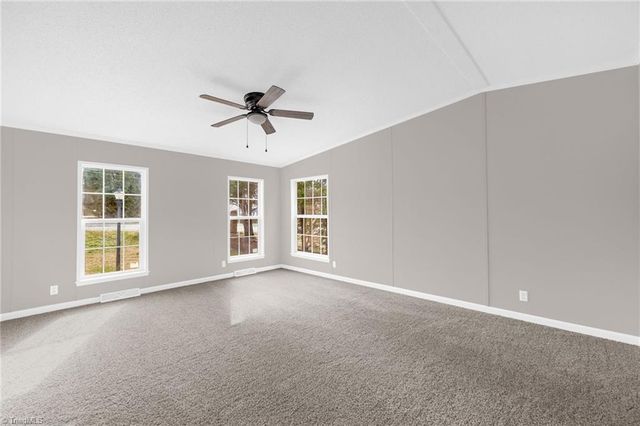 104 N 8th Avenue, Mayodan, NC 27027