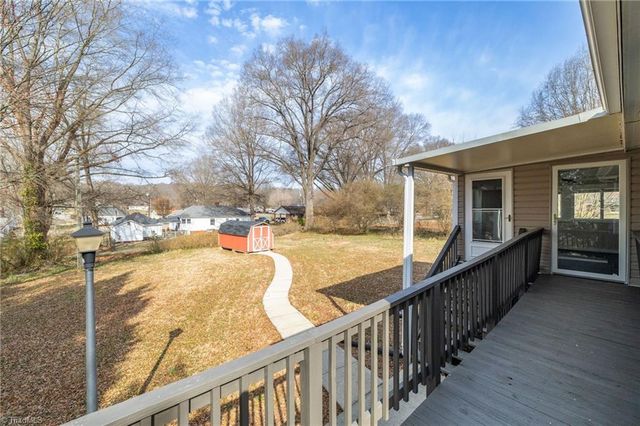 104 N 8th Avenue, Mayodan, NC 27027