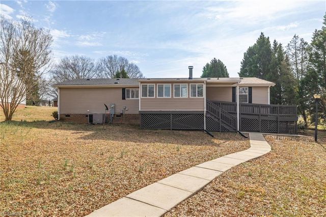 104 N 8th Avenue, Mayodan, NC 27027