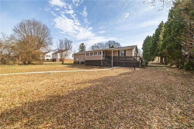 104 N 8th Avenue, Mayodan, NC 27027