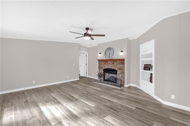 104 N 8th Avenue, Mayodan, NC 27027