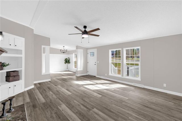 104 N 8th Avenue, Mayodan, NC 27027