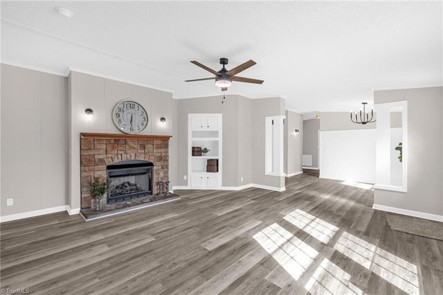 104 N 8th Avenue, Mayodan, NC 27027