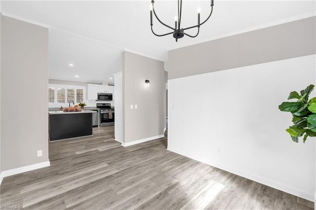 104 N 8th Avenue, Mayodan, NC 27027