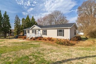 104 N 8th Avenue, Mayodan, NC 27027