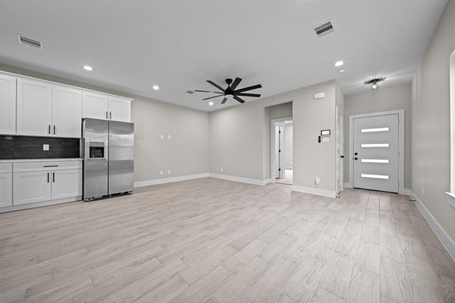 929 Green Meadow Lane B, Houston, TX 77091