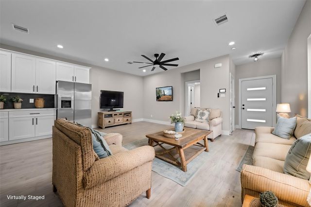 929 Green Meadow Lane B, Houston, TX 77091
