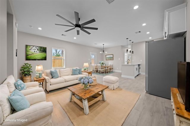 929 Green Meadow Lane B, Houston, TX 77091