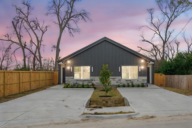 929 Green Meadow Lane B, Houston, TX 77091