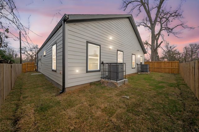 929 Green Meadow Lane B, Houston, TX 77091