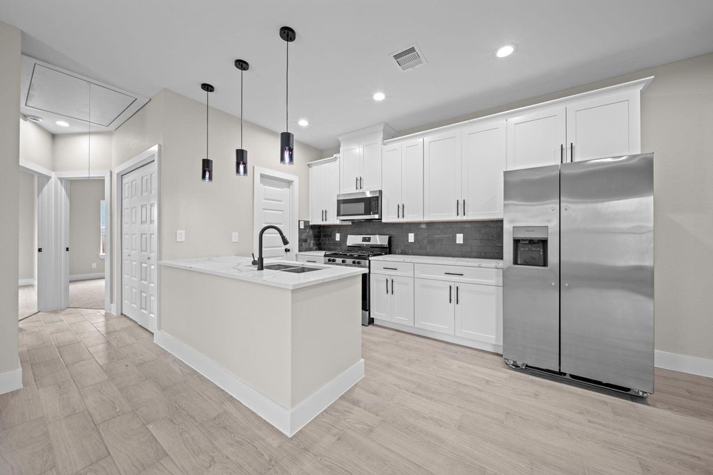 929 Green Meadow Lane B, Houston, TX 77091