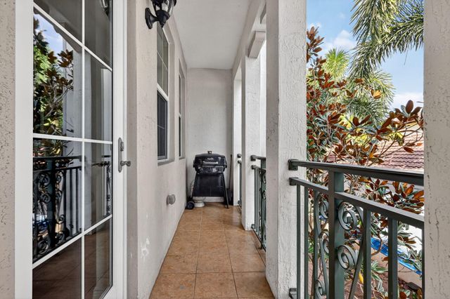 2705 SW 119th Way, Miramar, FL 33025