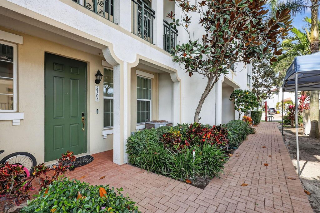 2705 SW 119th Way, Miramar, FL 33025