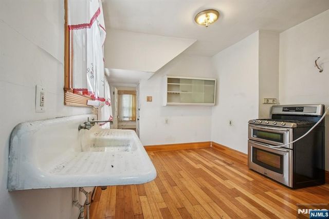 29 White Terrace, Newark, NJ 07108
