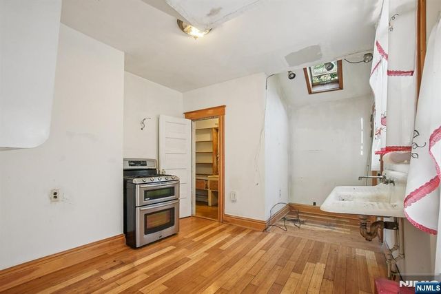 29 White Terrace, Newark, NJ 07108