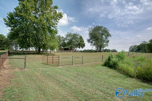 28668 Thach Road, Athens, AL 35613