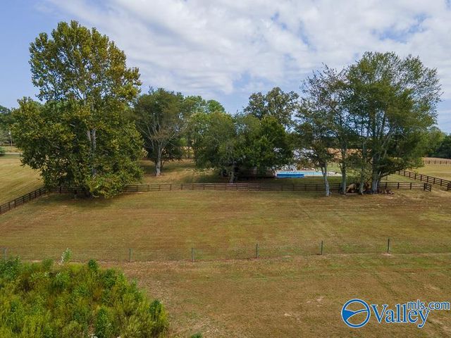 28668 Thach Road, Athens, AL 35613
